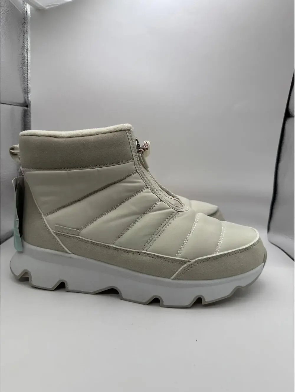 Magellan Outdoors Women's Winter Snow Boots with Fleece Lining Size 7